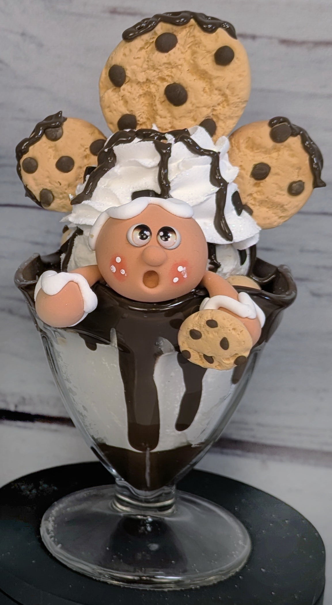Chocolate Chip Cookie Dough Sundae With Gingerbread