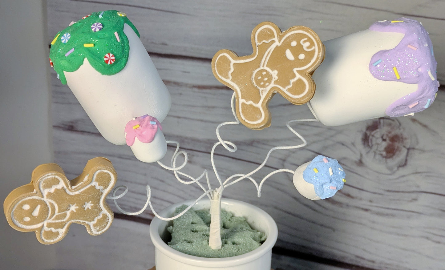 Marshmallow and Gingerbread Cookies Pic